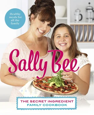 Sally Bee The Secret Ingredient: Family Cookbook обложка книги