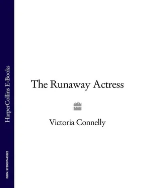 Victoria Connelly The Runaway Actress обложка книги