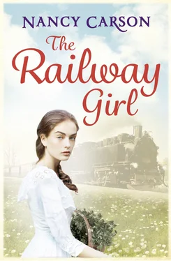 Nancy Carson The Railway Girl обложка книги