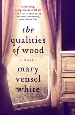 Mary White The Qualities of Wood обложка книги