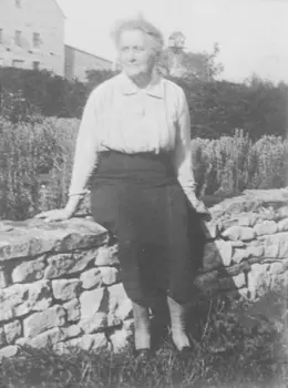 Blor the Mitfords muchloved nanny Laura Dicks c1930 3In her memoirs - фото 24