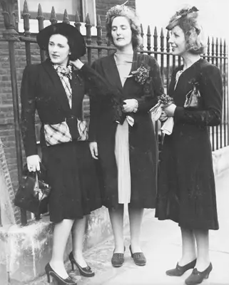 Mary OrmsbyGore Unity and Pamela at Deborahs wedding London 19 April 1941 - фото 91