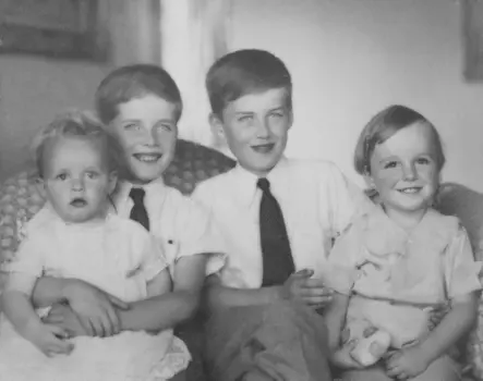 Max Mosley Desmond and Jonathan Guinness Alexander Mosley 1940 Diana kept - фото 84