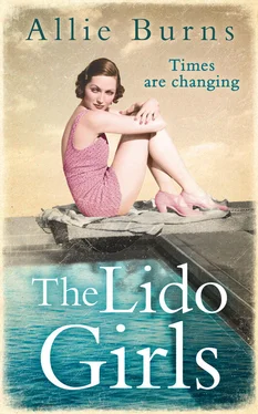 Allie Burns The Lido Girls обложка книги