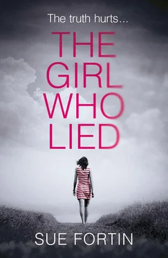 Sue Fortin The Girl Who Lied: The bestselling psychological drama обложка книги