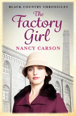 Nancy Carson The Factory Girl обложка книги