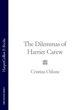 Cristina Odone The Dilemmas of Harriet Carew обложка книги