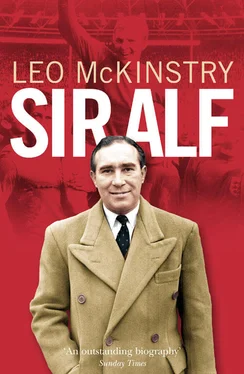 Leo McKinstry Sir Alf обложка книги