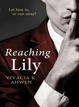 Vivacia Ahwen Reaching Lily