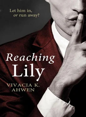 Vivacia Ahwen Reaching Lily обложка книги