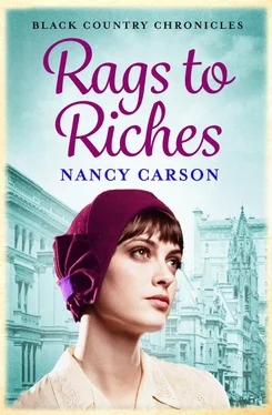 Nancy Carson Rags to Riches обложка книги