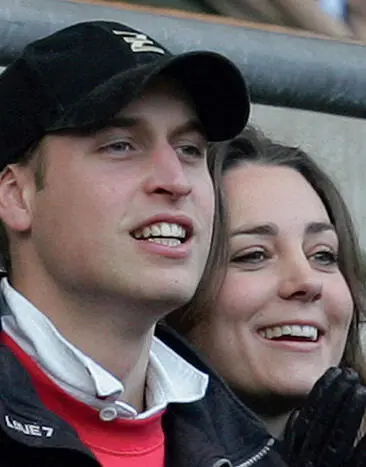 Kate is now known to the public by her trademark glossy chestnut hair stylish - фото 8