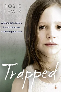 Rosie Lewis Trapped: The Terrifying True Story of a Secret World of Abuse обложка книги