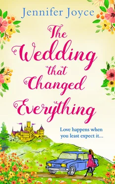 Jennifer Joyce The Wedding that Changed Everything: a gorgeously uplifting romantic comedy обложка книги