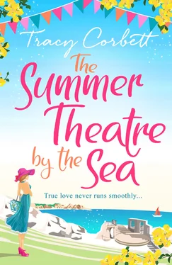 Tracy Corbett The Summer Theatre by the Sea: The feel-good holiday romance you need to read this 2018 обложка книги