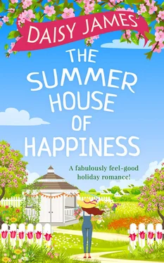 Daisy James The Summer House of Happiness: A delightfully feel-good romantic comedy perfect for holiday! обложка книги