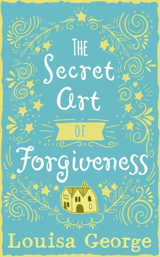 Louisa George The Secret Art of Forgiveness: A feel good romance about coming home and moving on обложка книги