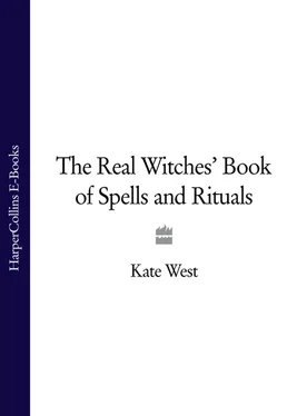 Kate West The Real Witches’ Book of Spells and Rituals обложка книги