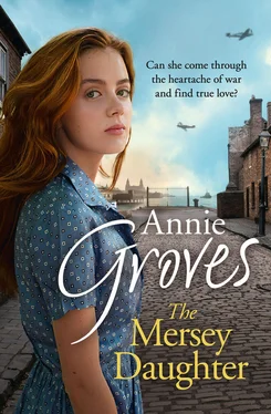 Annie Groves The Mersey Daughter: A heartwarming Saga full of tears and triumph обложка книги