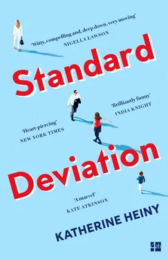 Katherine Heiny Standard Deviation: ‘The best feel-good novel around’ Daily Mail обложка книги