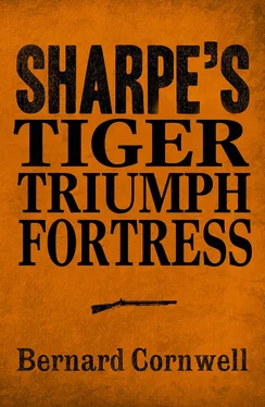 Bernard Cornwell Sharpe 3-Book Collection 1: Sharpe’s Tiger, Sharpe’s Triumph, Sharpe’s Fortress обложка книги