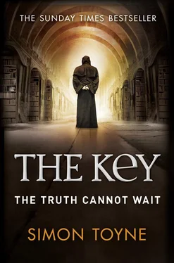 Simon Toyne Sanctus and The Key: 2 Bestselling Thrillers обложка книги