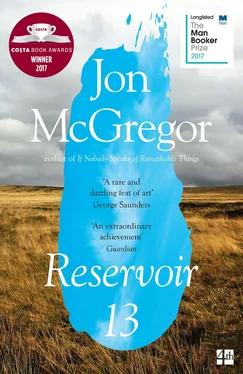 Jon McGregor Reservoir 13: WINNER OF THE 2017 COSTA NOVEL AWARD обложка книги