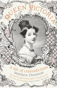 Matthew Dennison Queen Victoria: A Life of Contradictions обложка книги