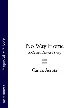 Carlos Acosta No Way Home: A Cuban Dancer’s Story обложка книги