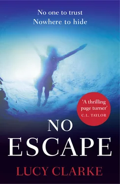 Lucy Clarke No Escape: The most addictive, gripping thriller with a shocking twist обложка книги