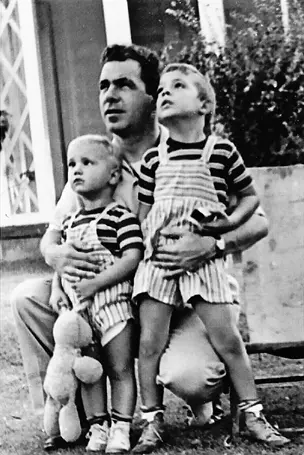 Colonel Peter Prossen with his sons David and Peter A dozen years in the - фото 6