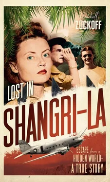 MItchell Zuckoff Lost in Shangri-La: Escape from a Hidden World - A True Story обложка книги