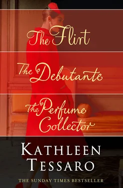 Kathleen Tessaro Kathleen Tessaro 3-Book Collection: The Flirt, The Debutante, The Perfume Collector обложка книги