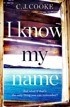 C.J. Cooke I Know My Name: An addictive thriller with a chilling twist обложка книги