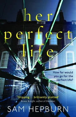 Sam Hepburn Her Perfect Life: A gripping debut psychological thriller with a killer twist обложка книги