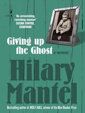 Hilary Mantel Giving up the Ghost: A memoir обложка книги