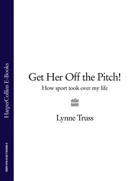 Lynne Truss Get Her Off the Pitch!: How Sport Took Over My Life обложка книги