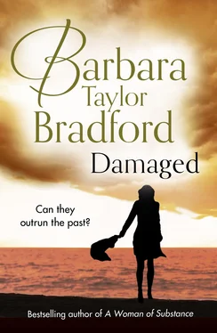 Barbara Taylor Bradford Damaged: A gripping short read, the perfect escape for an hour обложка книги