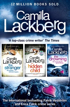 Camilla Lackberg Camilla Lackberg Crime Thrillers 4-6: The Stranger, The Hidden Child, The Drowning обложка книги