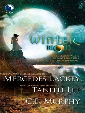 C.E. Murphy Winter Moon: Moontide / The Heart of the Moon / Banshee Cries обложка книги