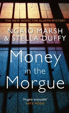 Stella Duffy Money in the Morgue: The New Inspector Alleyn Mystery обложка книги