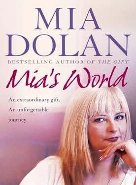 Mia Dolan Mia’s World: An Extraordinary Gift. An Unforgettable Journey обложка книги