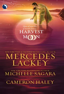 Michelle Sagara Harvest Moon: A Tangled Web / Cast in Moonlight / Retribution обложка книги