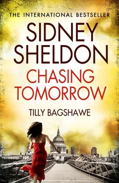 Sidney Sheldon Sidney Sheldon’s Chasing Tomorrow обложка книги