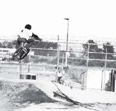 Tearing up the bike track out by the Youth Center in Reseda I stole a lot of - фото 9