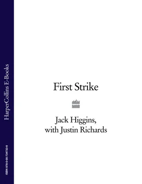 Justin Richards First Strike обложка книги