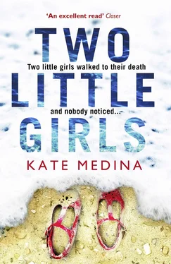 Kate Medina Two Little Girls: The gripping new psychological thriller you need to read in summer 2018 обложка книги