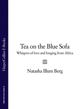 Natasha Berg Tea on the Blue Sofa: Whispers of Love and Longing from Africa обложка книги