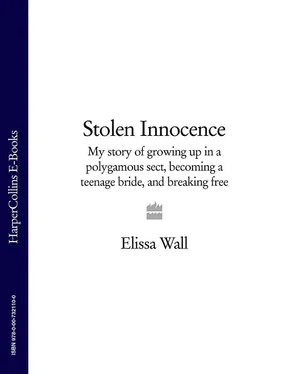 Elissa Wall Stolen Innocence: My story of growing up in a polygamous sect, becoming a teenage bride, and breaking free обложка книги
