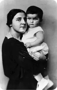 Nadya with a young Svetlana c 1926 Svetlana Alliluyeva private collection - фото 11
